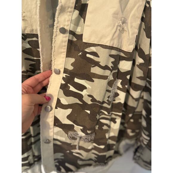 NWT Boutique Distressed Lightweight Camouflage Button Jacket One Size Fits Most - Picture 2 of 5